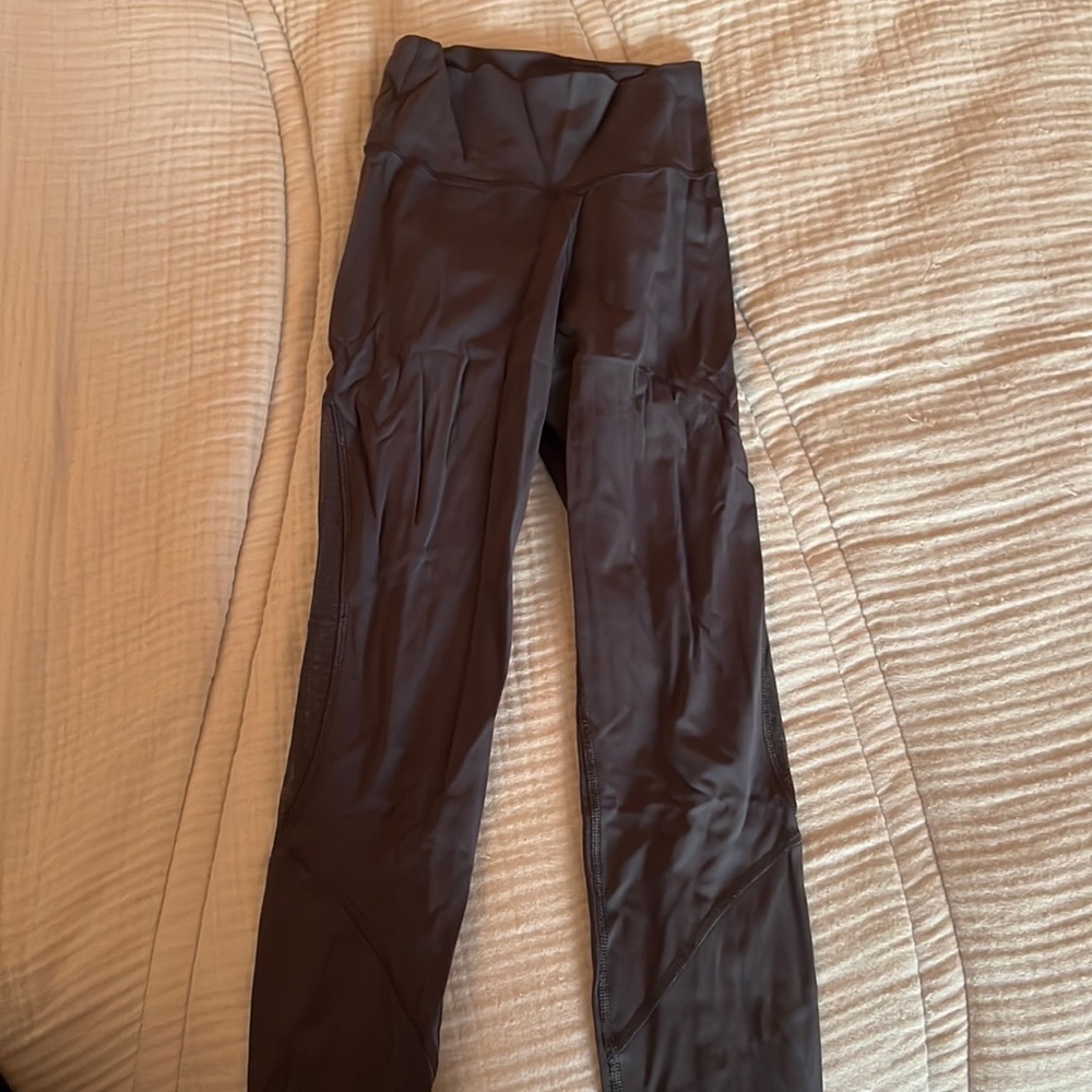 Luluemon gray leggings with polka dot mesh size 2!